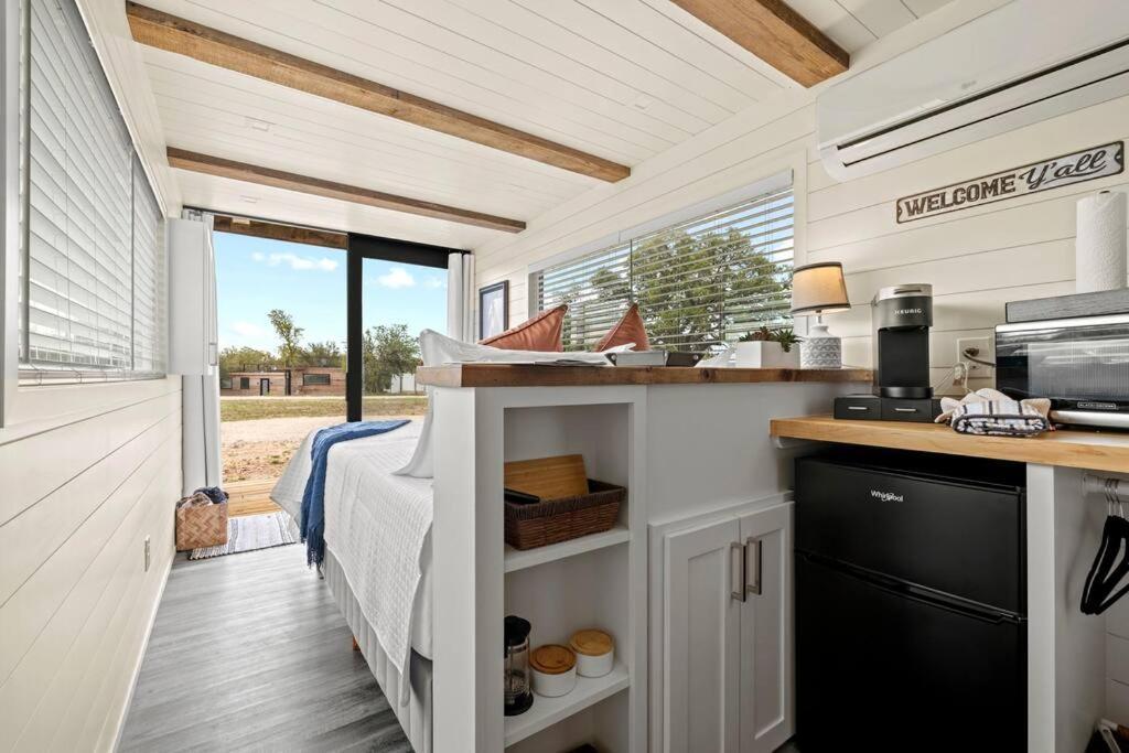 New The Perry Cozy Container Home Fredericksburg Exterior foto
